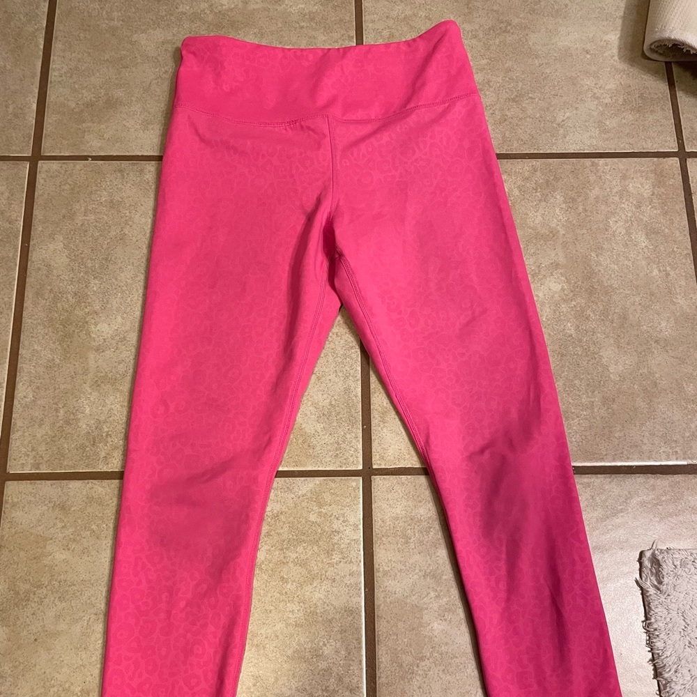 ZYIA hot pink 7/8 length leggings size 6-8